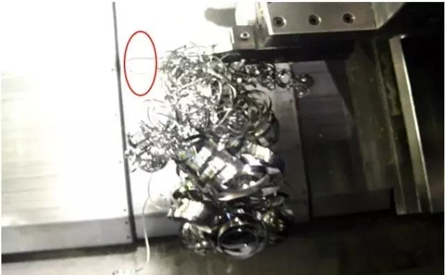 鐵屑總是纏到工件上怎么辦？